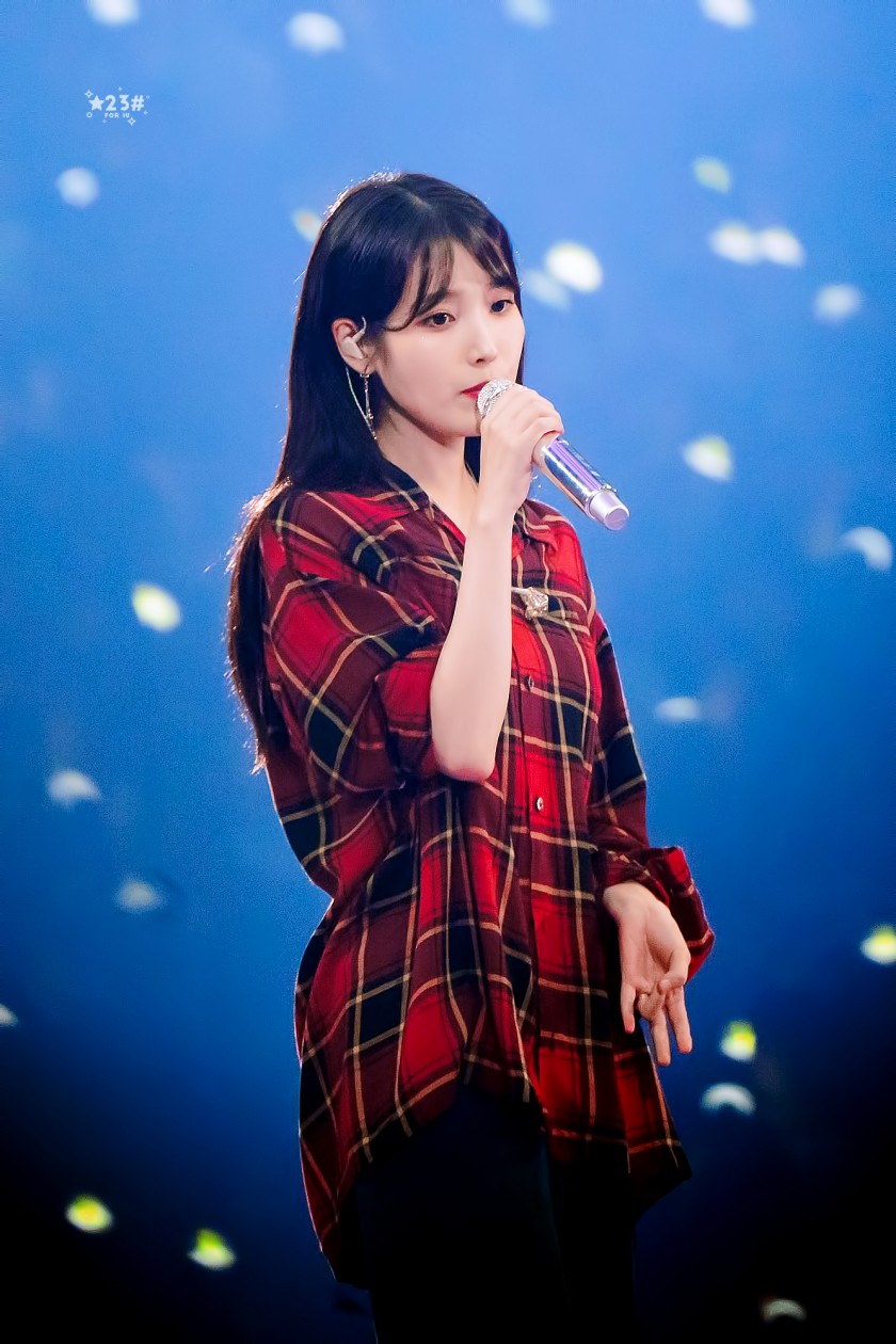 (SOUND)IU! IU fan concert GIF! 1 picture