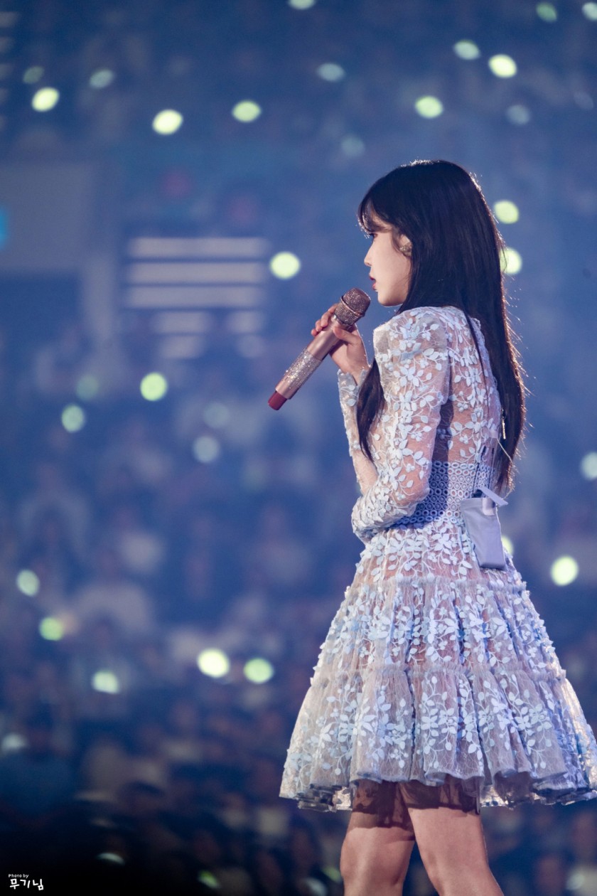 (SOUND)IU! IU fan concert GIF! 1 picture