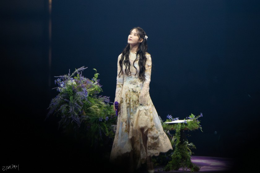 (SOUND)IU! IU fan concert GIF! 1 picture