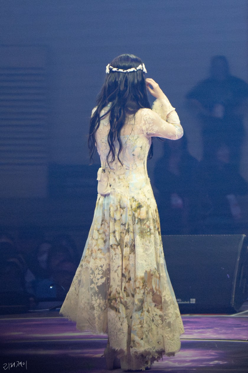 (SOUND)IU! IU fan concert GIF! 1 picture