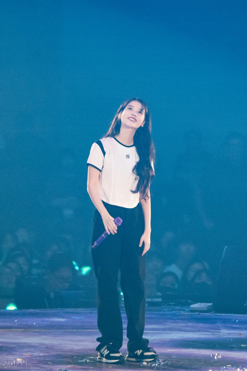 (SOUND)IU! IU fan concert GIF! 1 picture