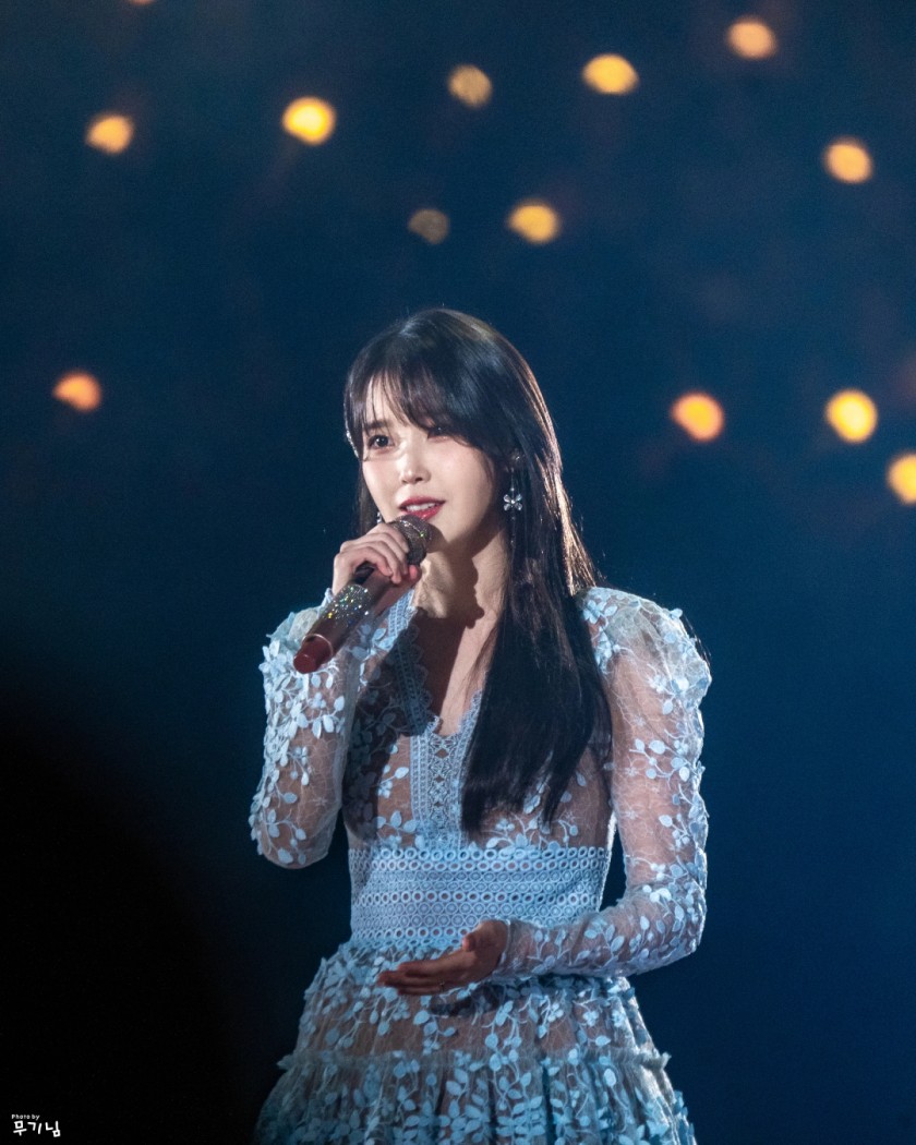 (SOUND)IU! IU fan concert GIF! 1 picture