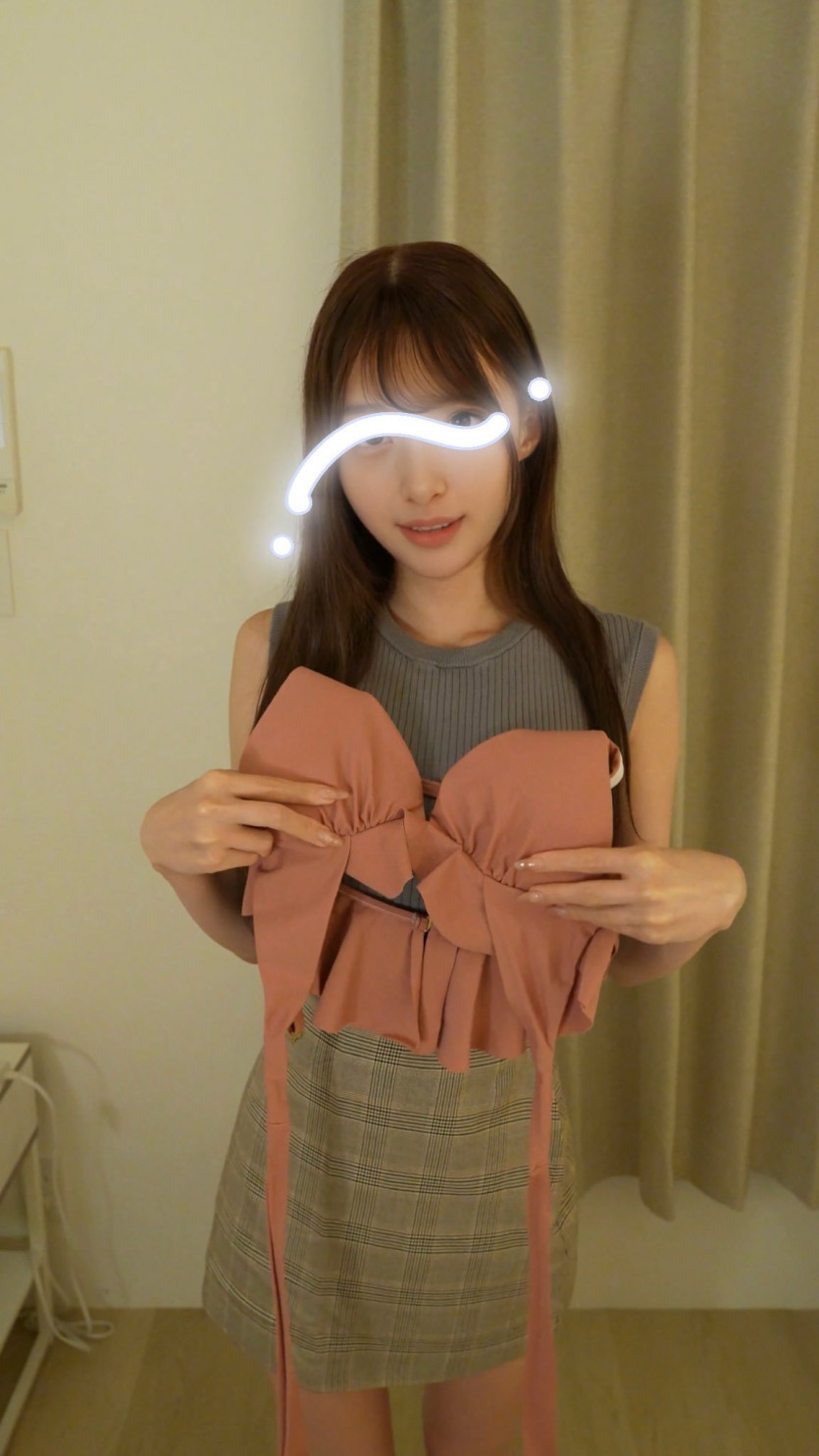 A Japanese female college student who is about to debut as an AV actor