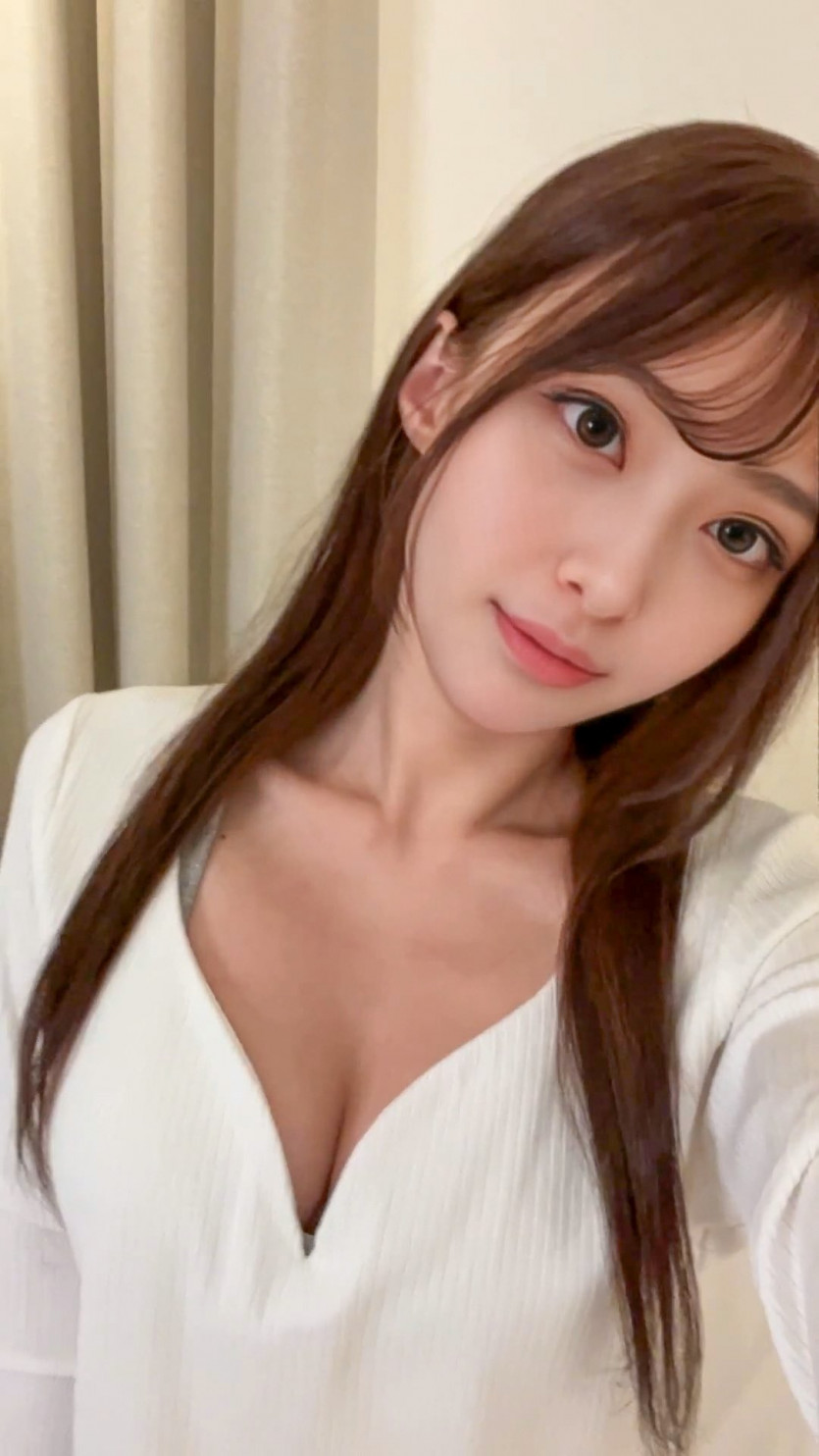 A Japanese female college student who is about to debut as an AV actor