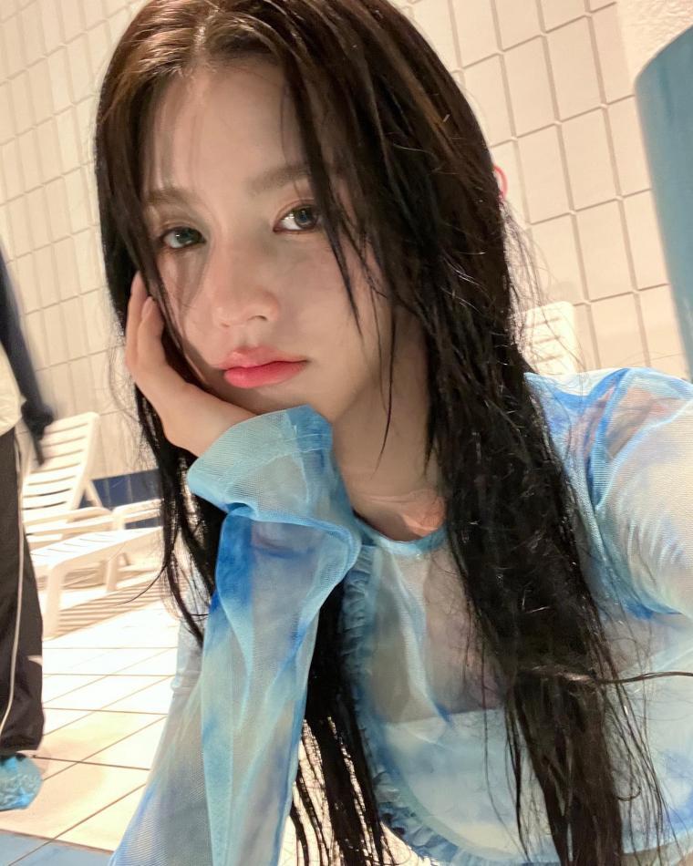 Gunka Miyeon went to the pool