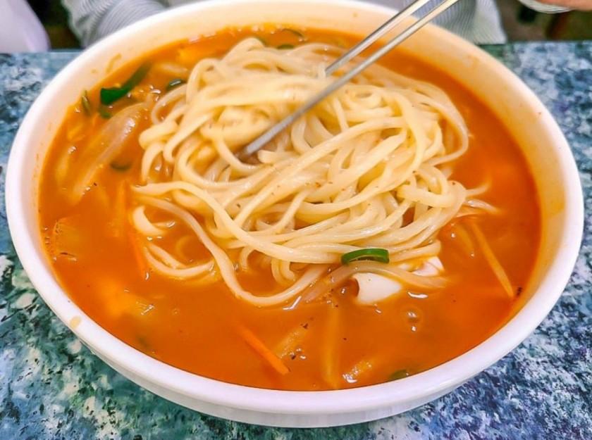 A Chinese restaurant in Busan that only opens three hours a day