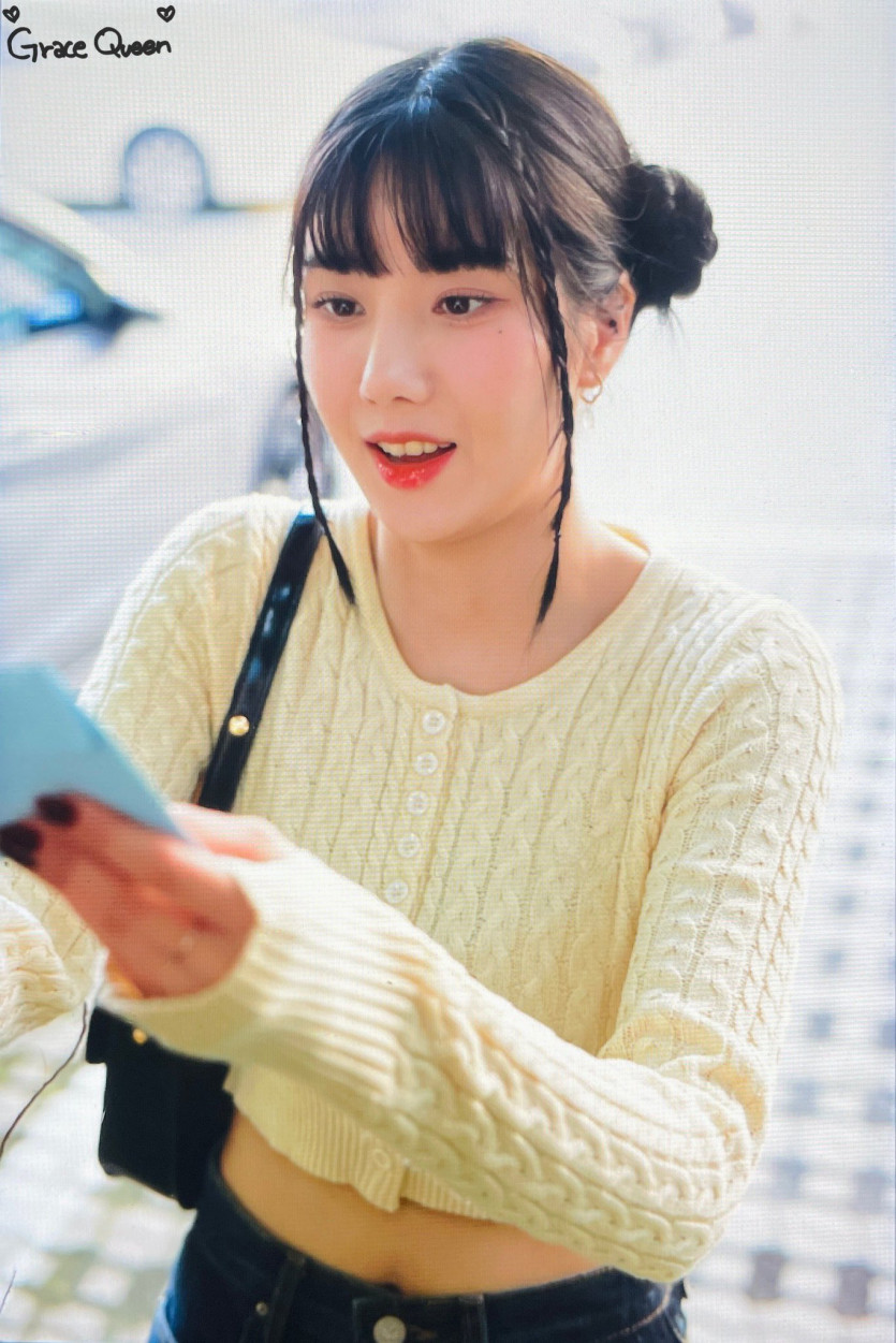 Kwon Eun-bi on her way to work