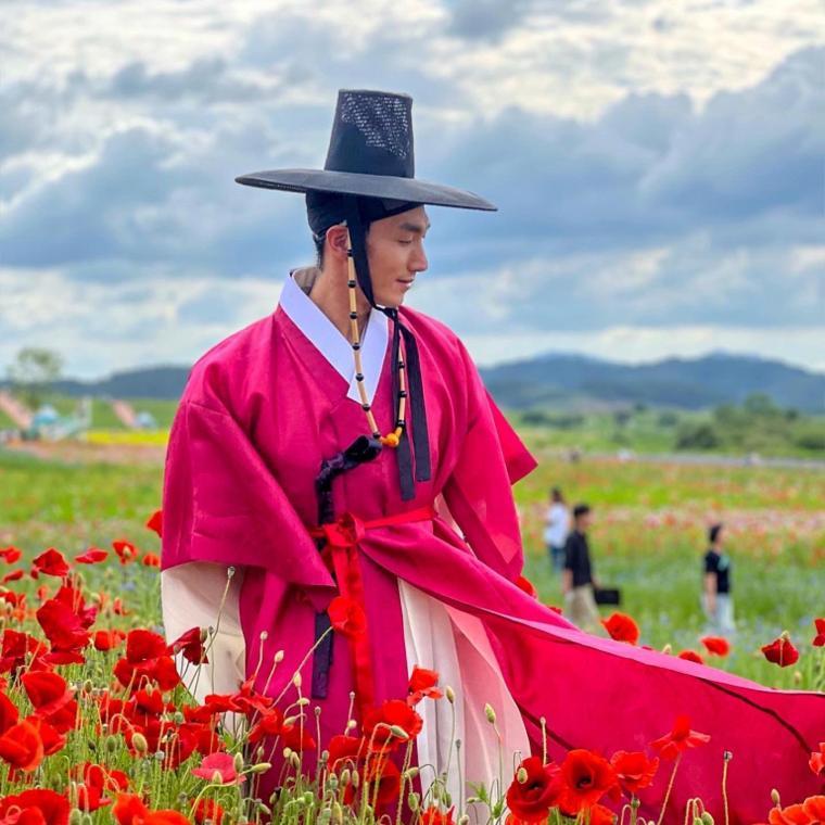 A model shot by a hanbok designer