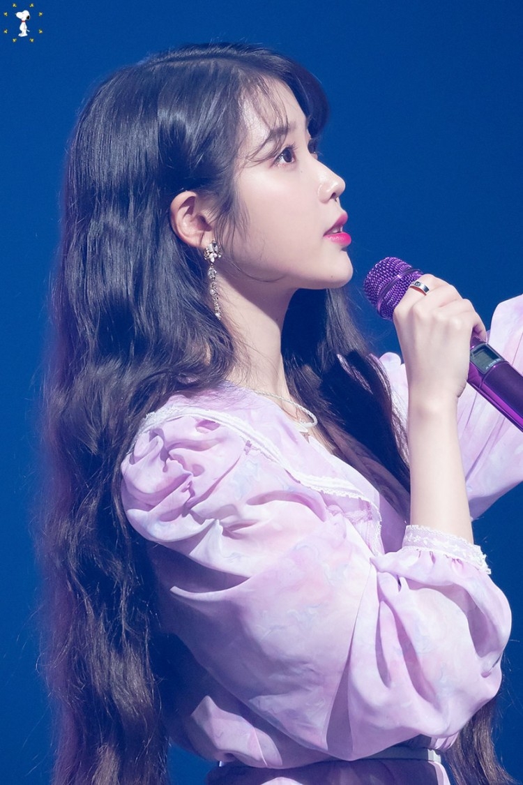 IU