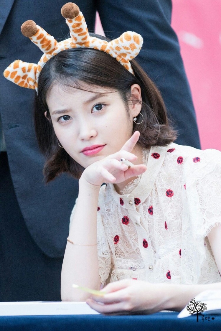 IU