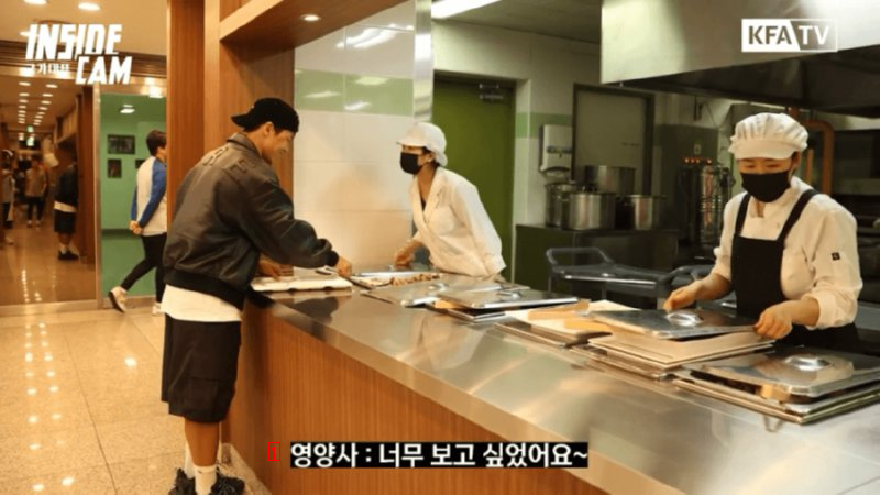 MVP-like treatment Hwang Heechan receives at a restaurant