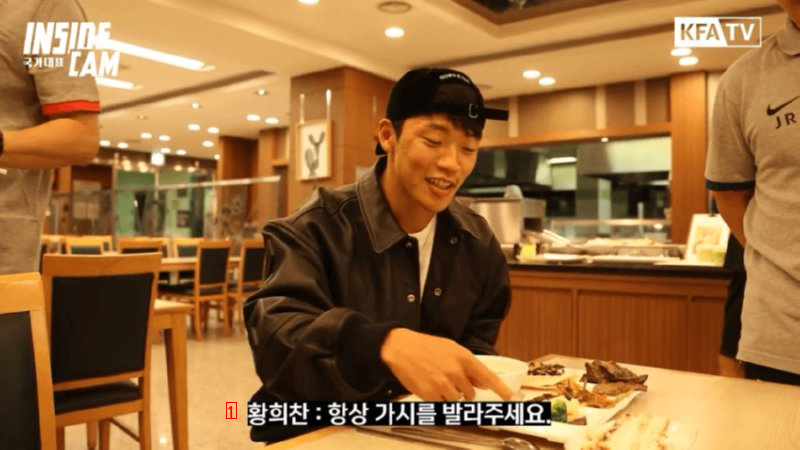 MVP-like treatment Hwang Heechan receives at a restaurant