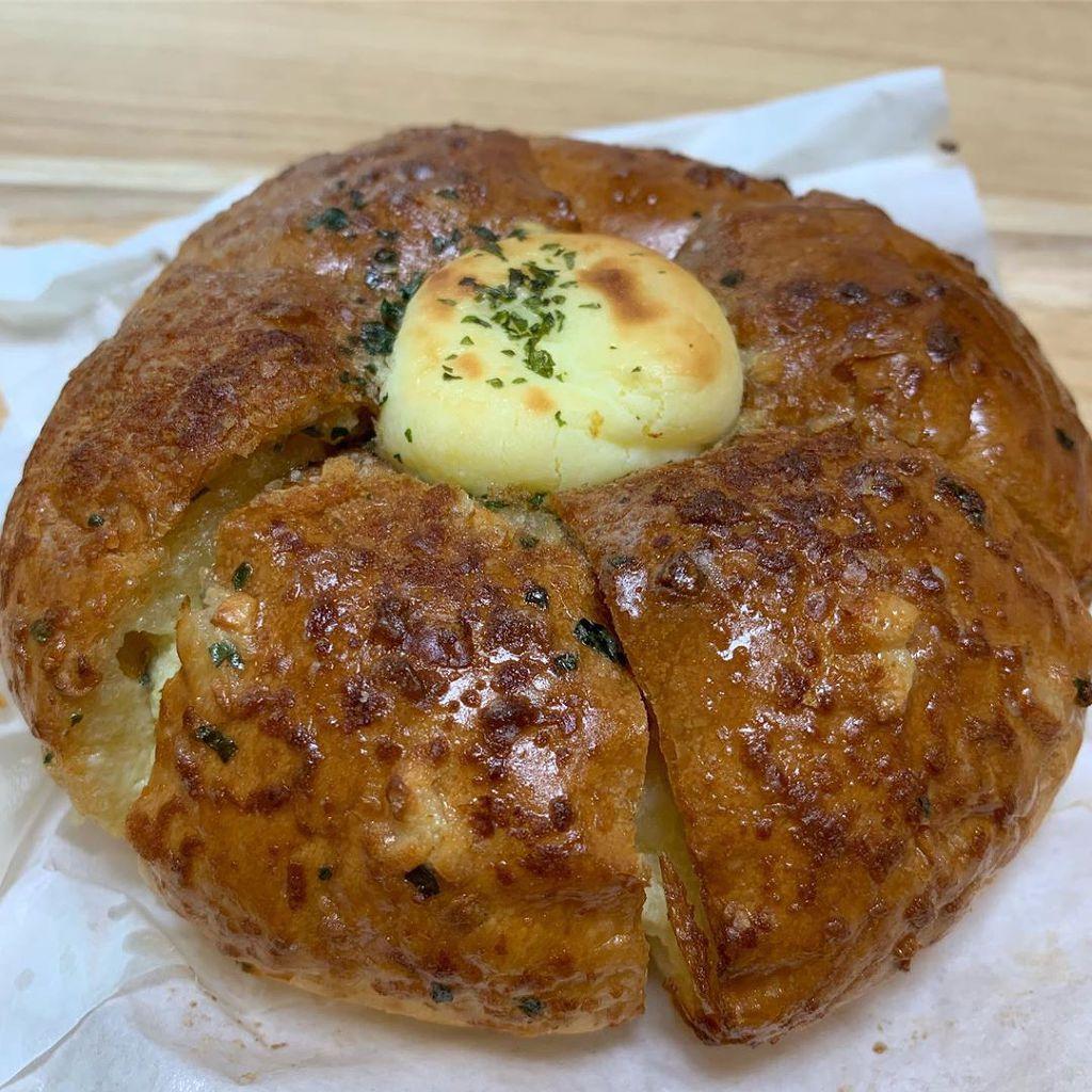 nationally famous garlic bread