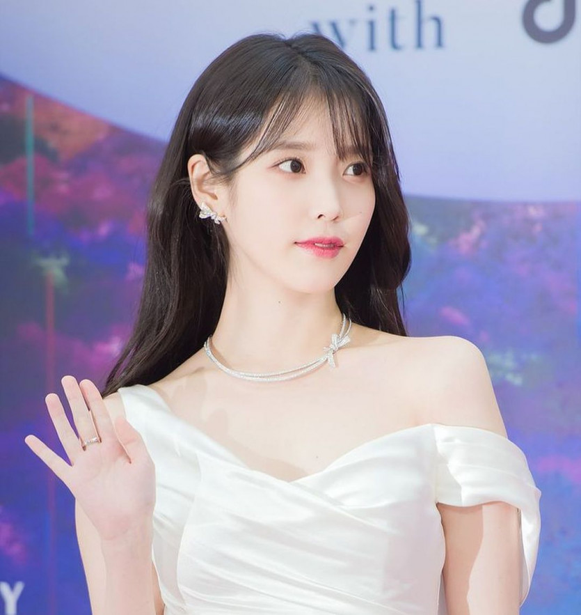 IU