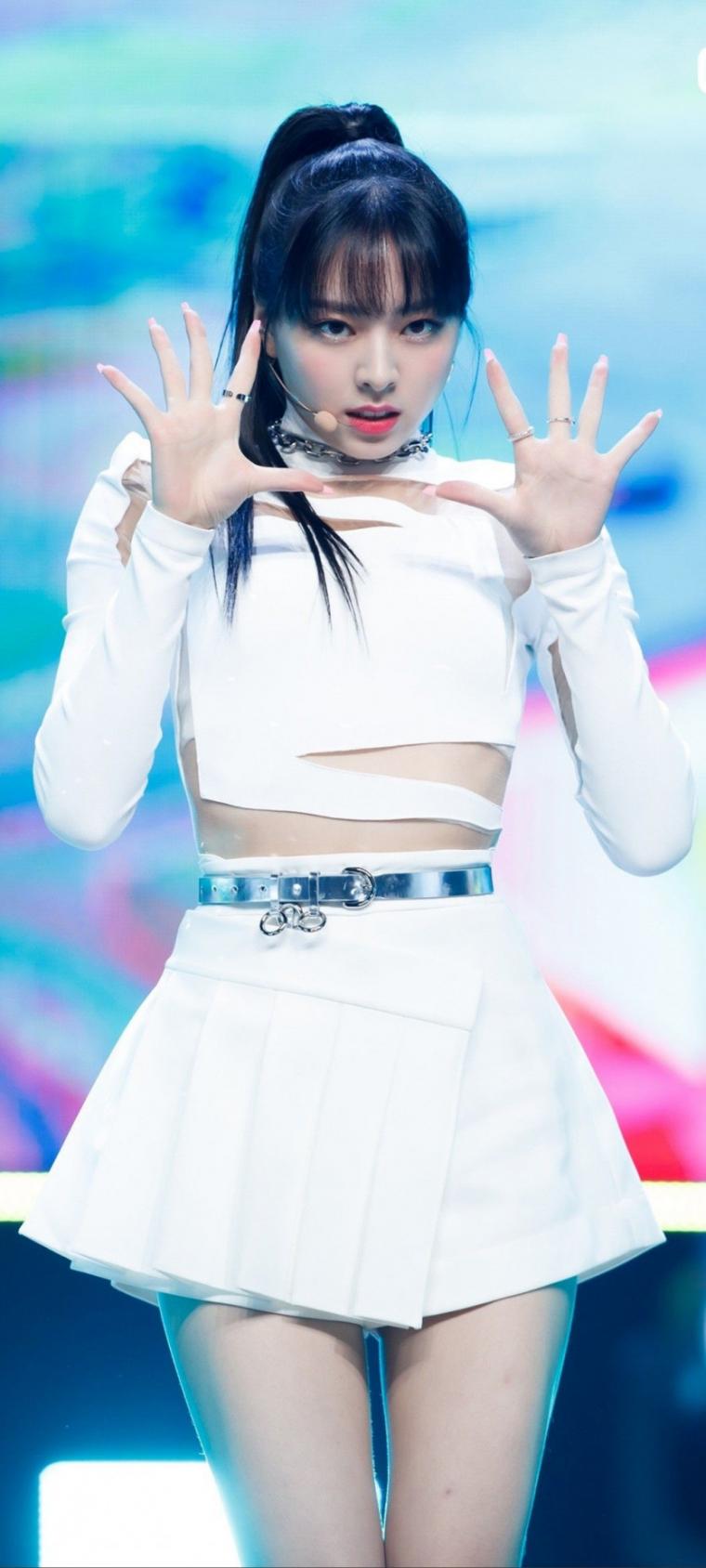 ITZY YUNA