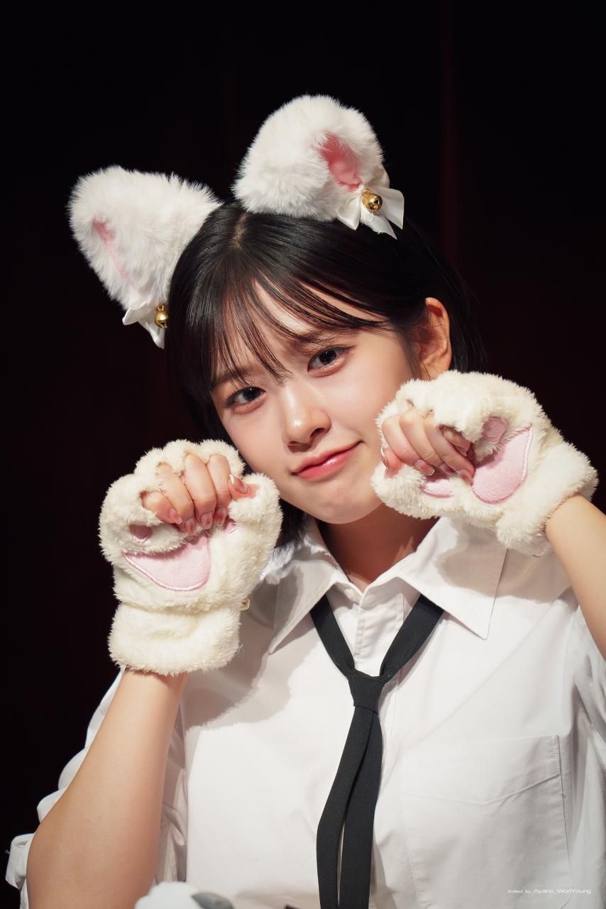 Yesterday's fan signing event, Ahn Yujin Ive