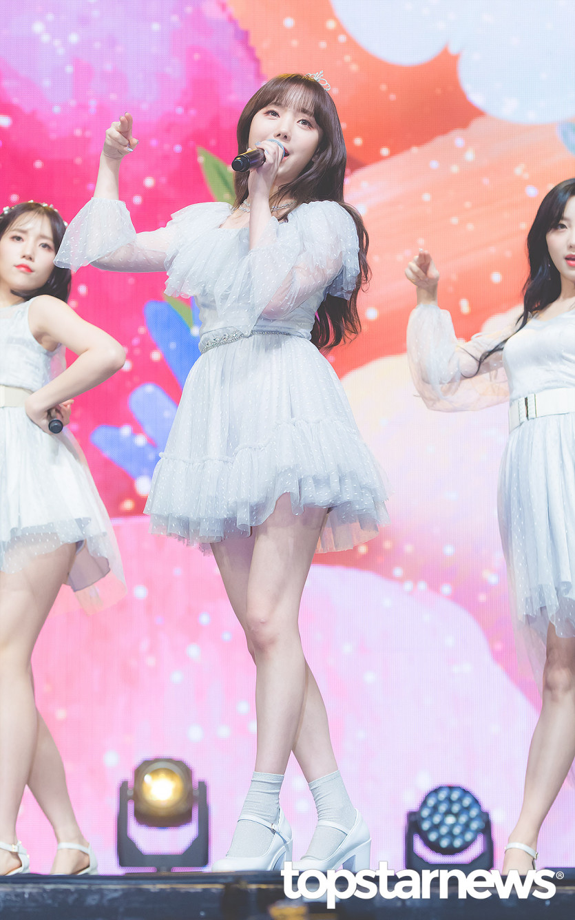 LOVELYZ's TOP STAR NEWS youngest line