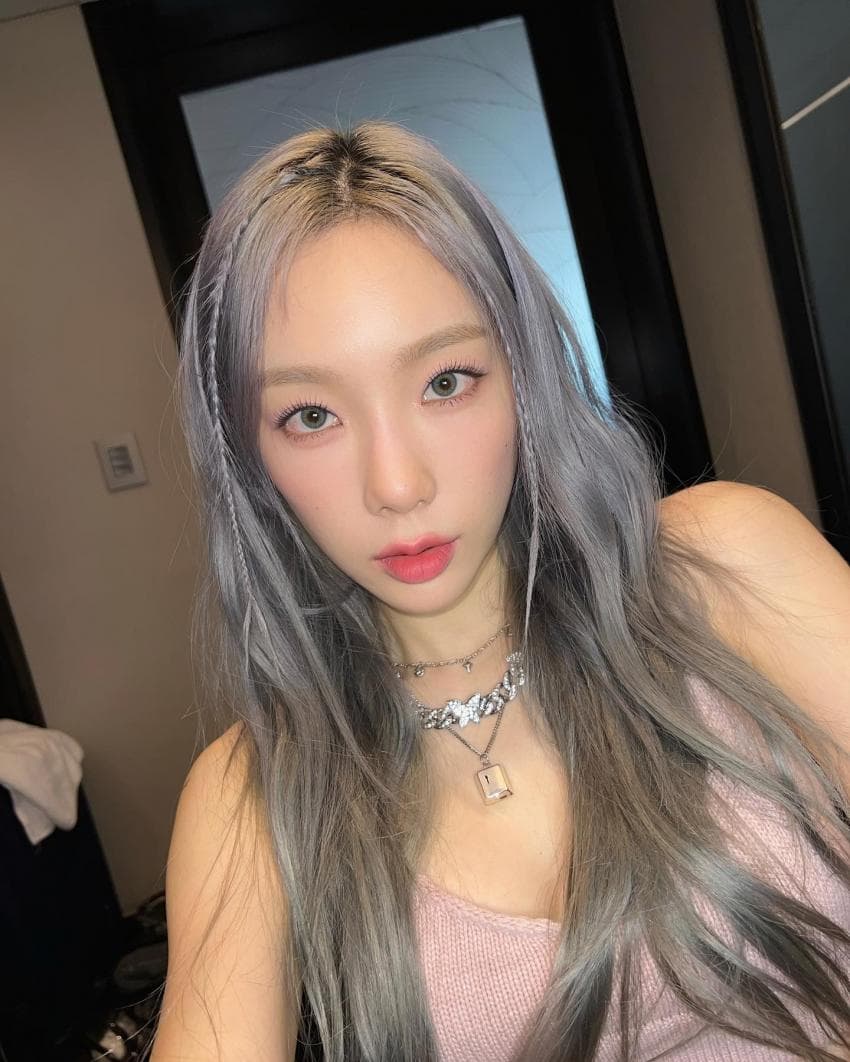 Taeyeon is a cool older sister who just uploads a patch even when she shows it