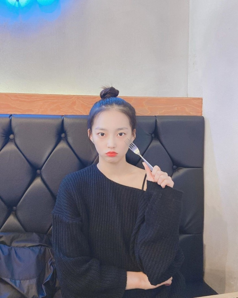 Jang Yeun holding a fork