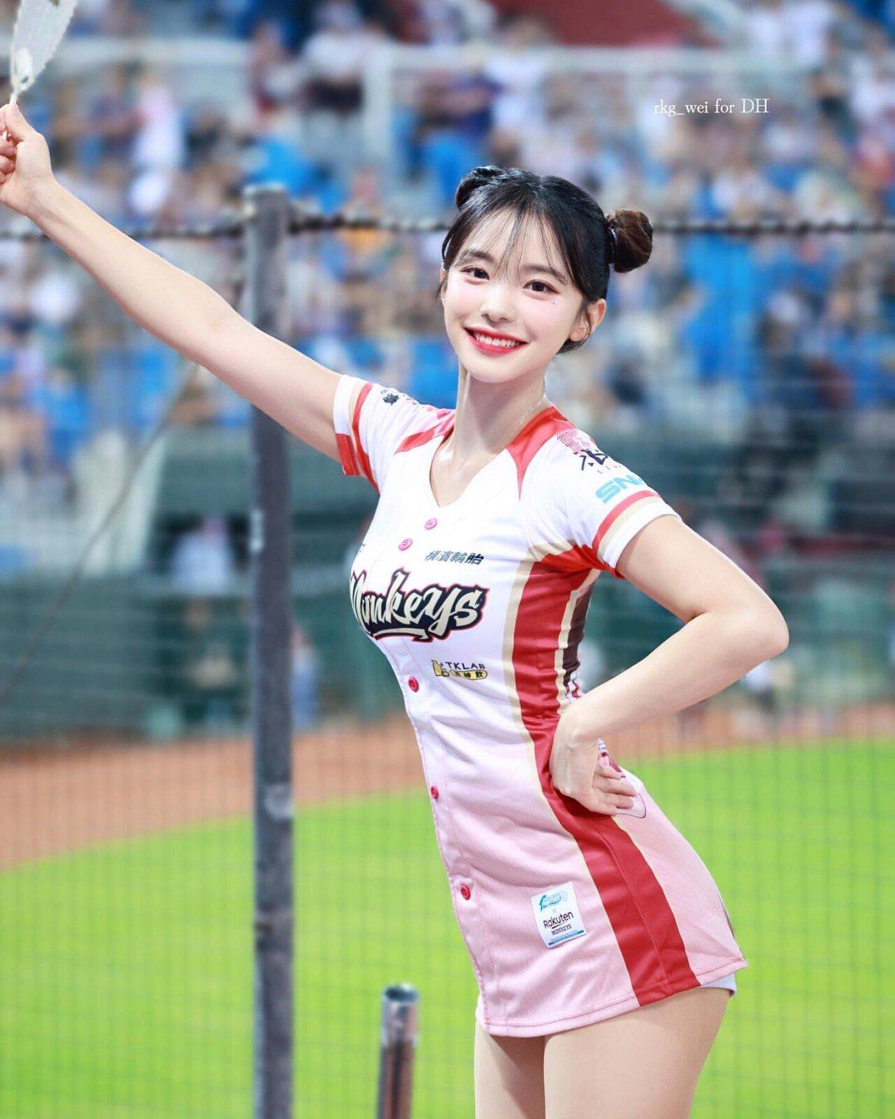 Cheerleader Lee Da Hye yesterday on Instagram.jpg