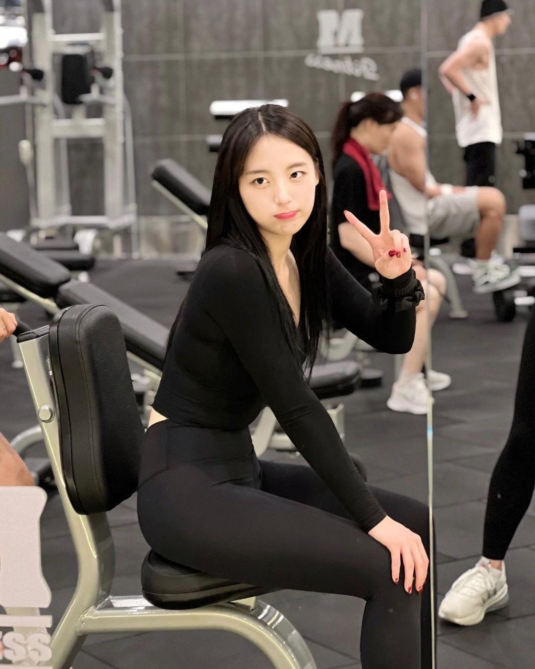 Ha Jiwon's cheerleader who works out