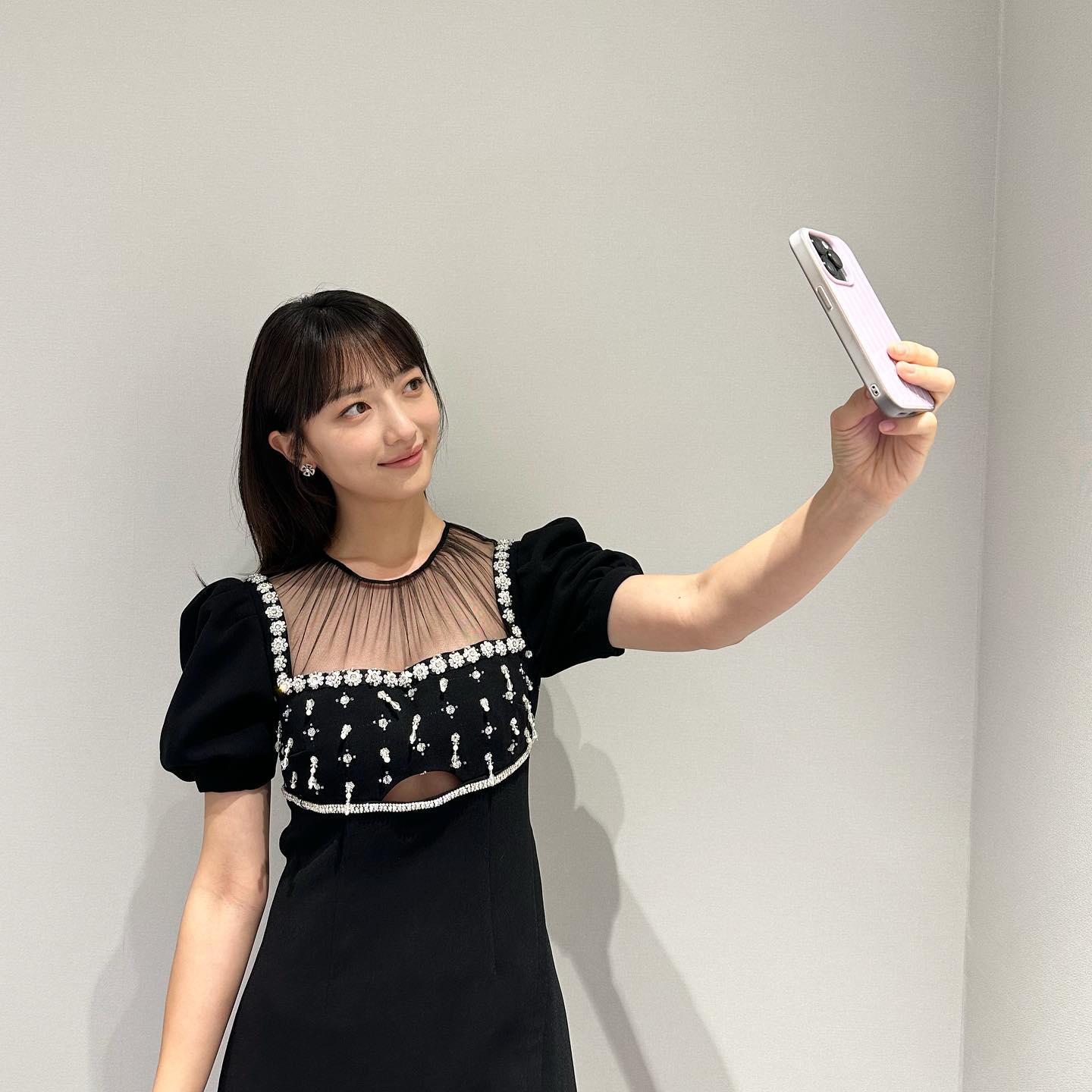 Pyo Yejin Black Dress Unexpected Under Boop Exposure - Moon Production Presentation in the Daytime