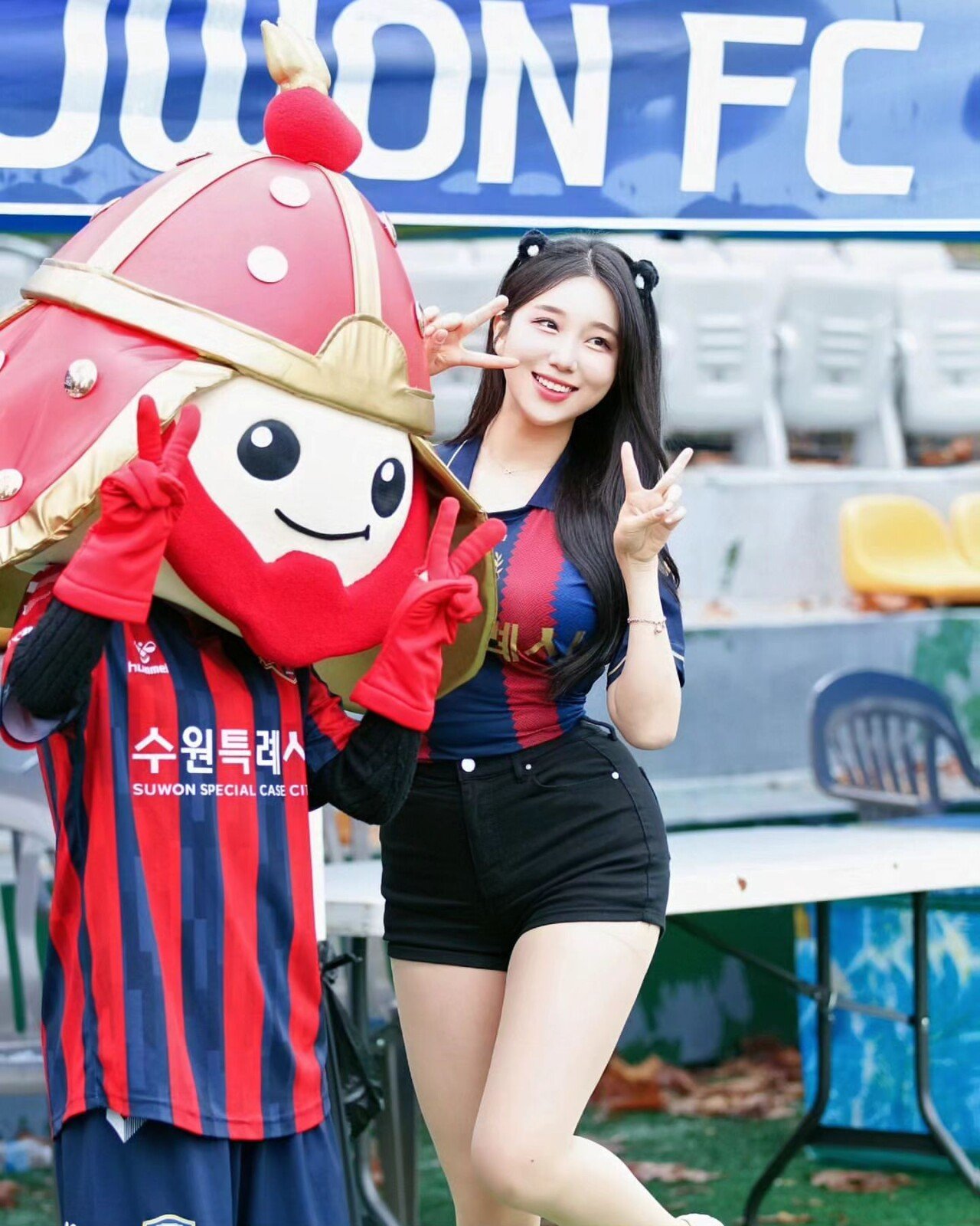 (SOUND)Kim Hyunyoung, cheerleader of Suwon Special City, wearing a teddy bear headband
