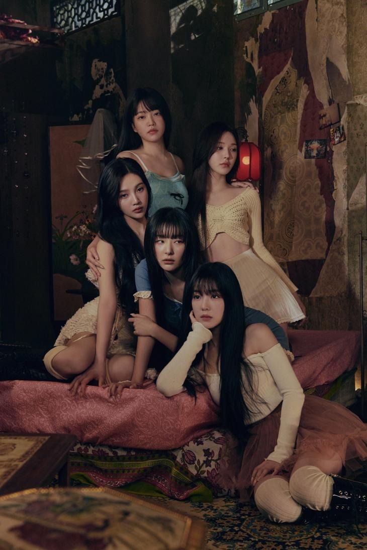 Red Velvet's first full album in 6 years. Red Velvet's Chill Kill music video was released
