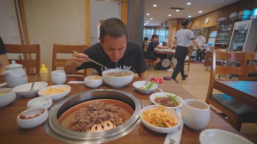 10 million subscribers who've done a barbecue tour in Korea. What's up with overseas YouTubers