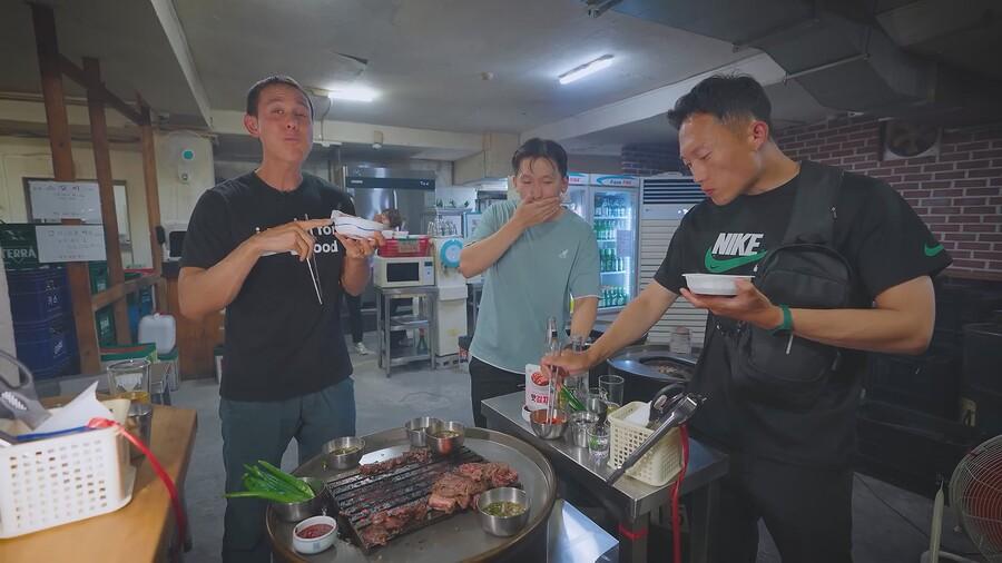 10 million subscribers who've done a barbecue tour in Korea. What's up with overseas YouTubers