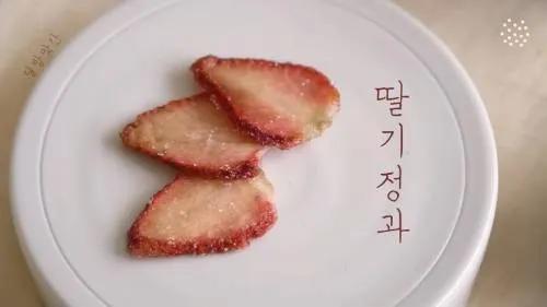 Korean traditional snacks similar to Tanghulu