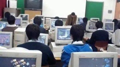 Shocking situation in the computer room in elementary school