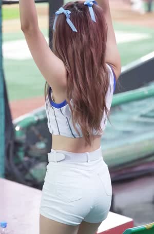 Cheerleader Choi Hong-ra Tight White Shorts Cropped Sleeveless Back