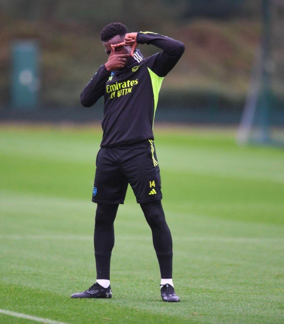 Arsenal player imitating Son Heung-min's ceremony