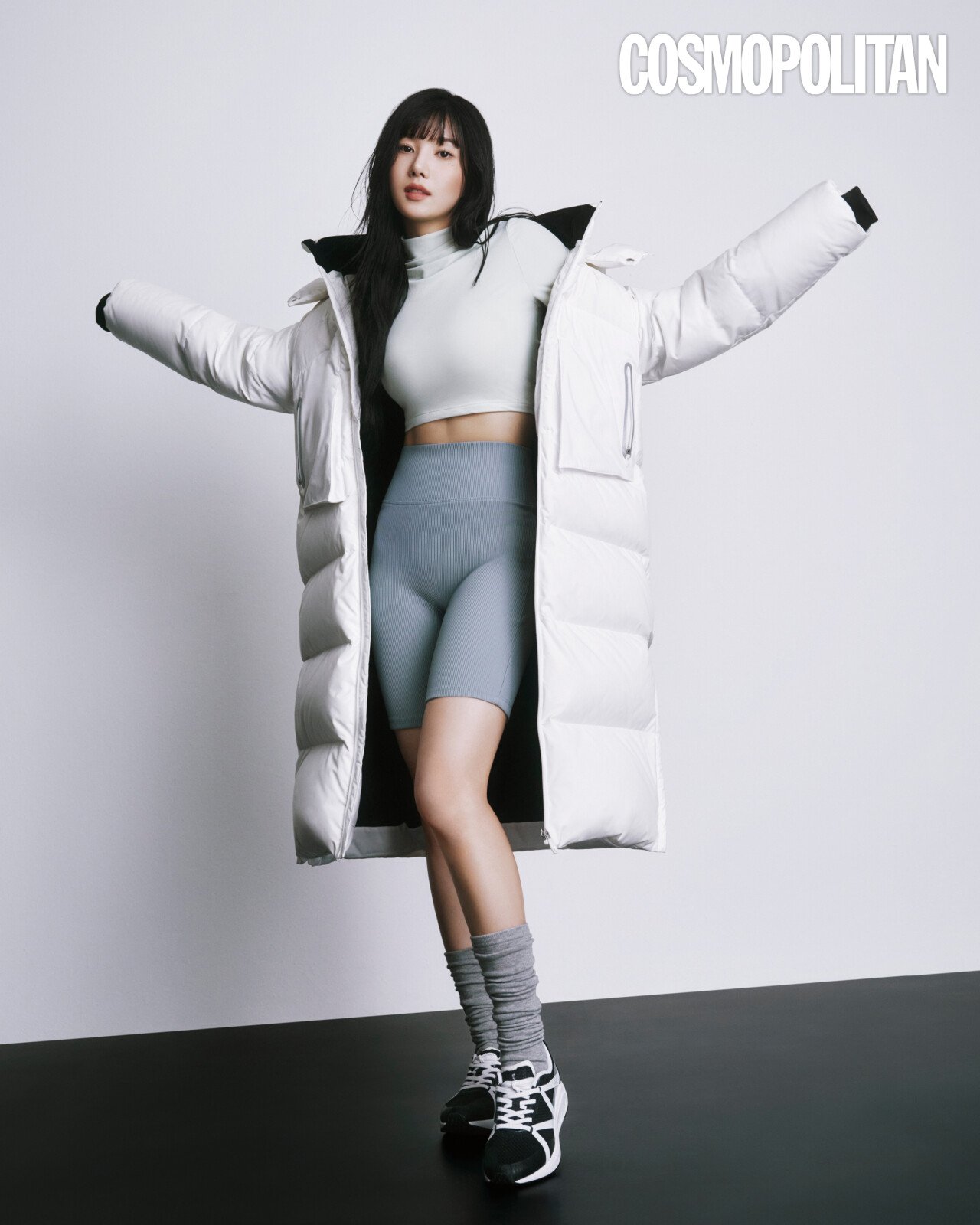 Kwon Eun-bi's body is covered because it's a winter photo shoot, but she can't hide it