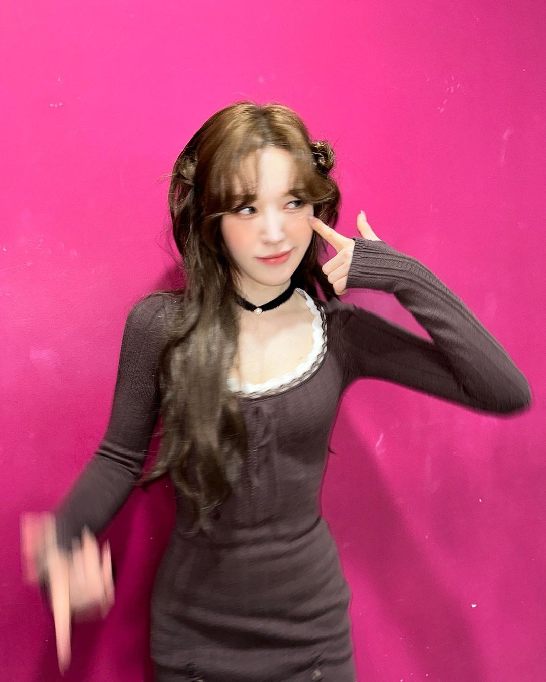 Red Velvet Wendy's bold ribbed dress