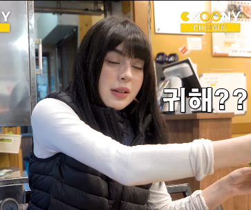 It's the first time I've seen a foreign sister who can't refill side dishes in Korea. CccJPG