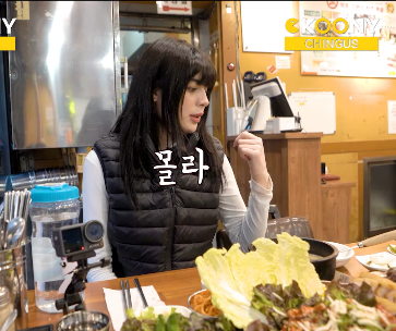 It's the first time I've seen a foreign sister who can't refill side dishes in Korea. CccJPG