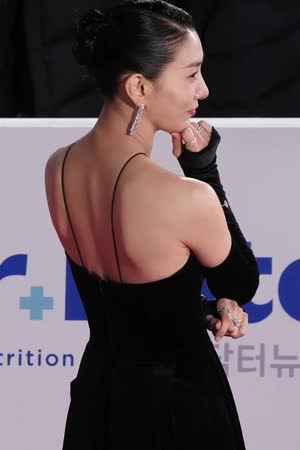 So elegant Kim Seo Hyung's GIF