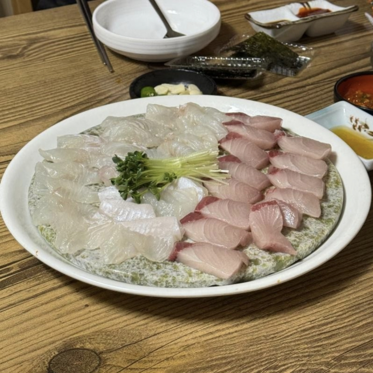 These days, I've been working on raw fish restaurants in Seoul