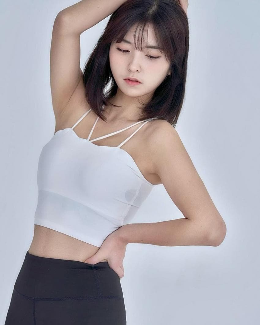 Lee Ha-yoon, former cheerleader, bikini, yoga outfit, chest bone