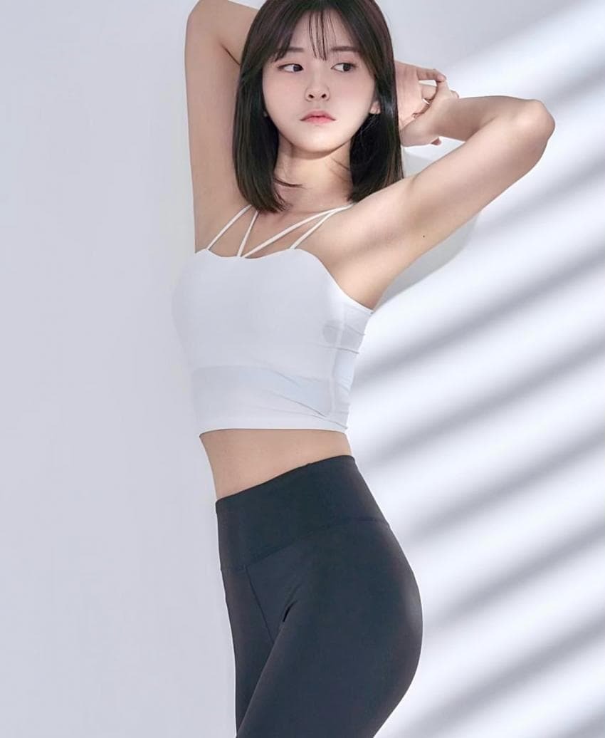 Lee Ha-yoon, former cheerleader, bikini, yoga outfit, chest bone