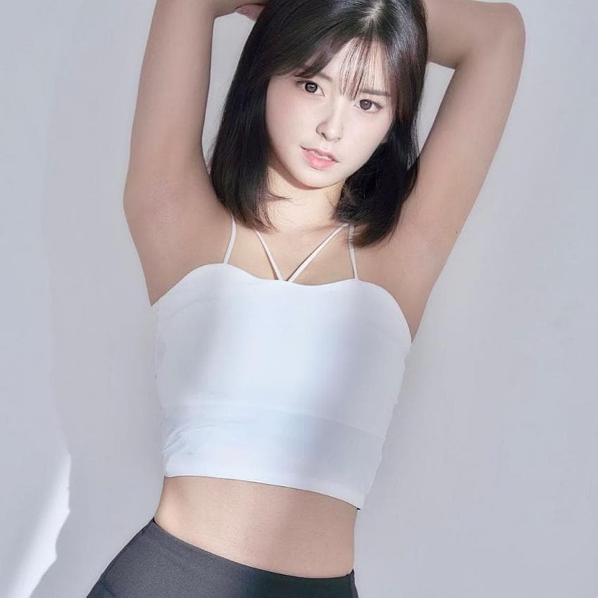 Lee Ha-yoon, former cheerleader, bikini, yoga outfit, chest bone