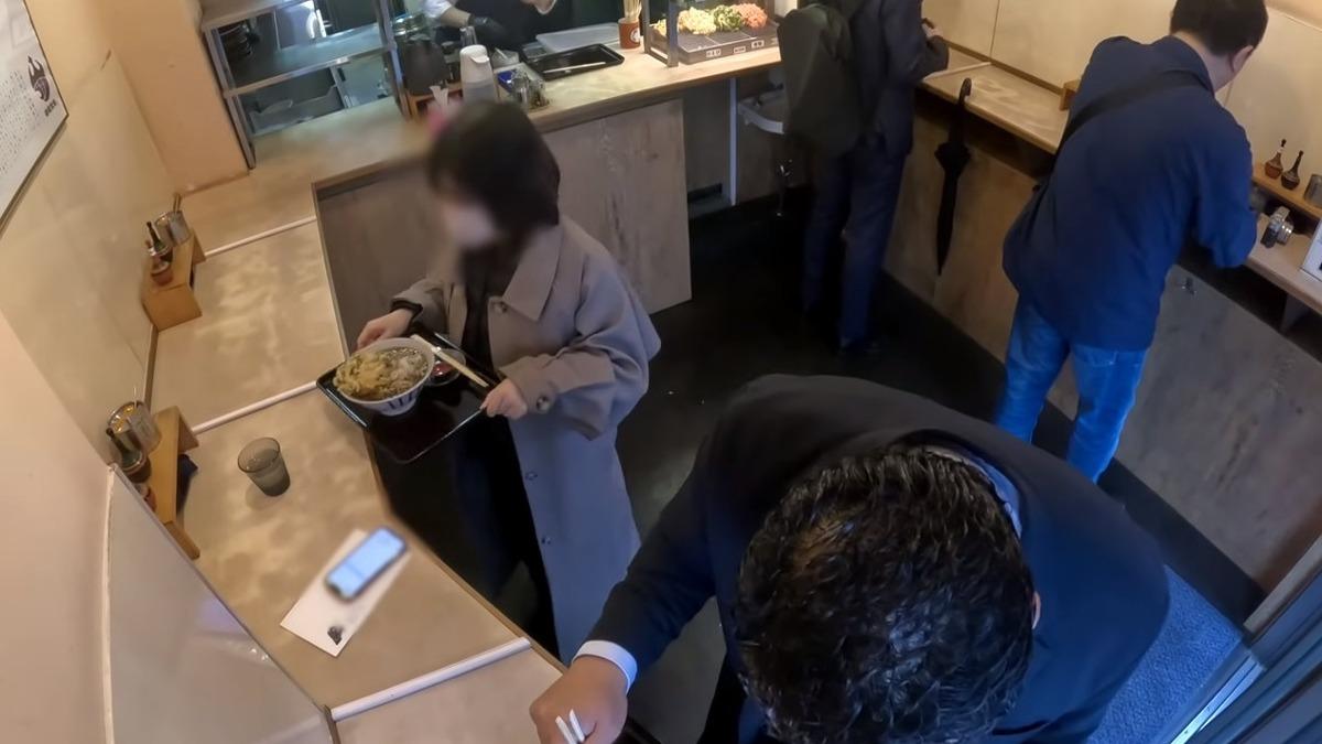 A standing soba restaurant that Japanese office workers always stop by on their way to work