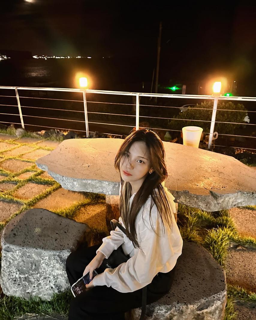 Umji's VIVIZ travel to Jeju by person with Jeon So-mi
