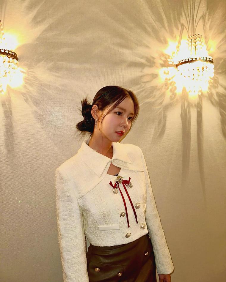 KARA HAN SEUNG YEON's Instagram with Nicole Jiyoung