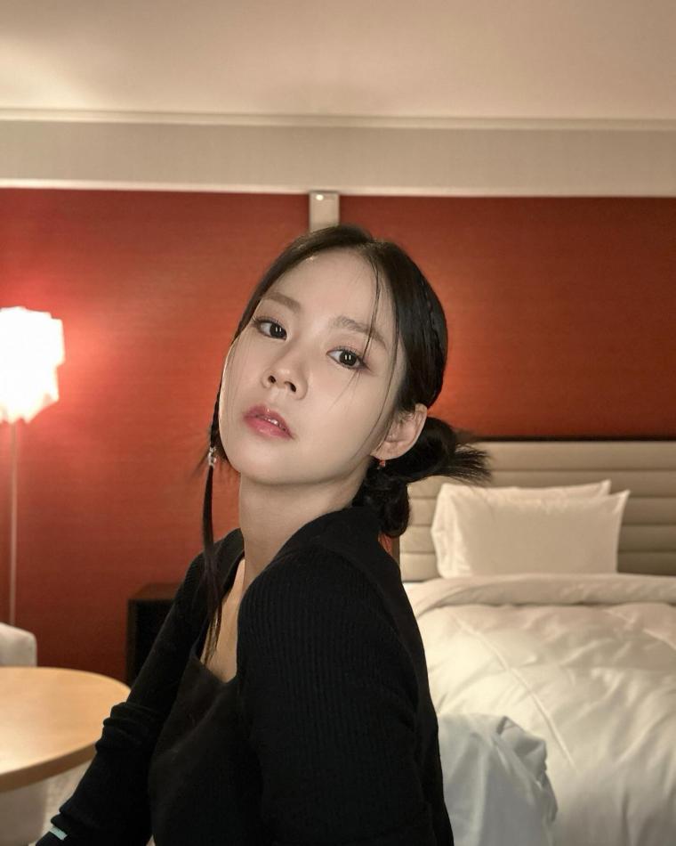 KARA HAN SEUNG YEON's Instagram with Nicole Jiyoung