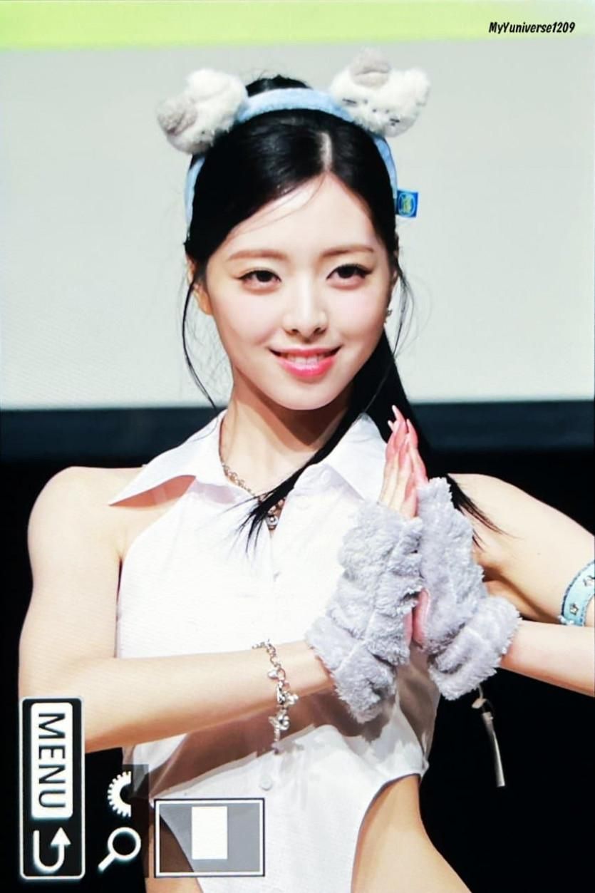 ITZY YUNA