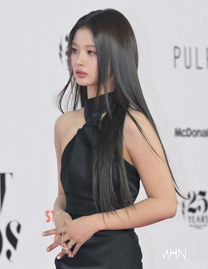 Enmix Seol Yoon 2023 AAA Red Carpet