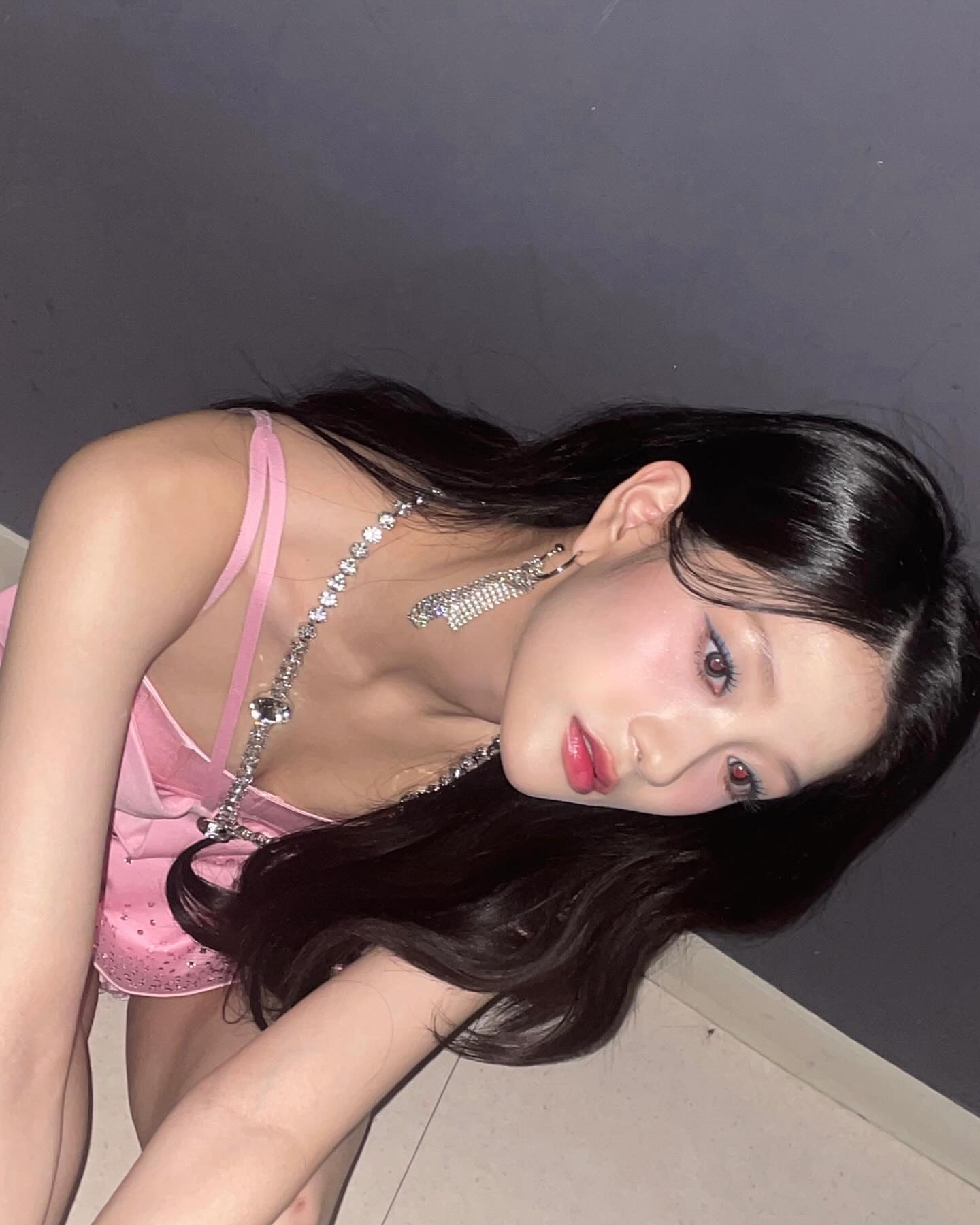 Pink lingerie look bust fromis_9 Lee Seoyeon decadent beauty